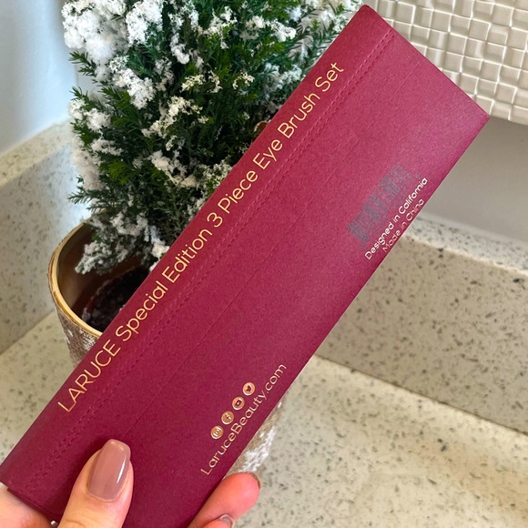 LARUCE BEAUTY | SPECIAL EDITION 3 PIECE EYE BRUSH SET - Picture 3 of 3